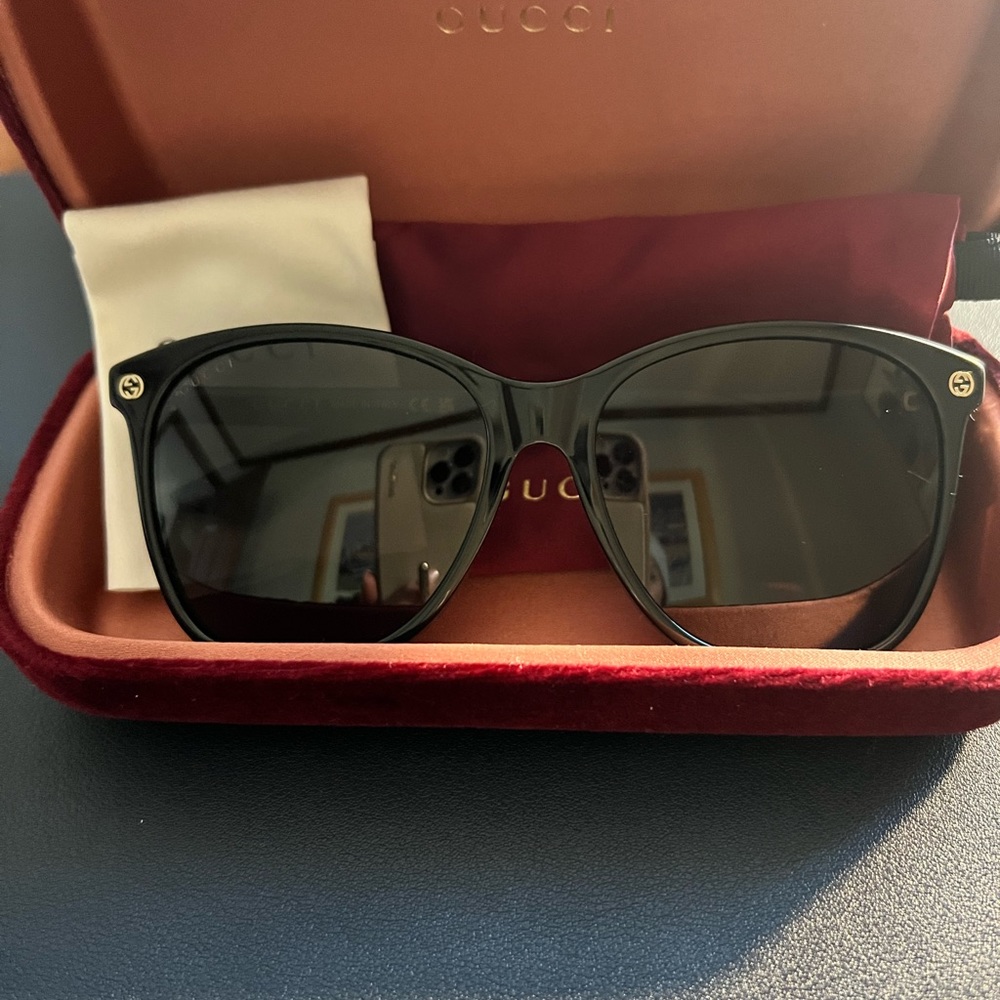 Gucci Sunglasses GG0024s